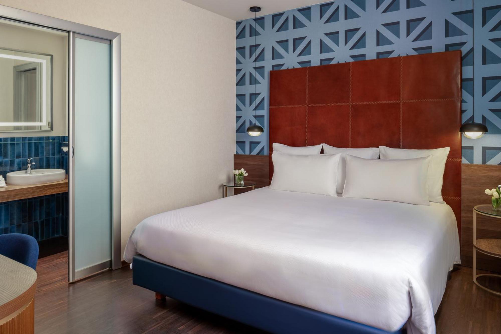 Suite,1710118971:JPEG